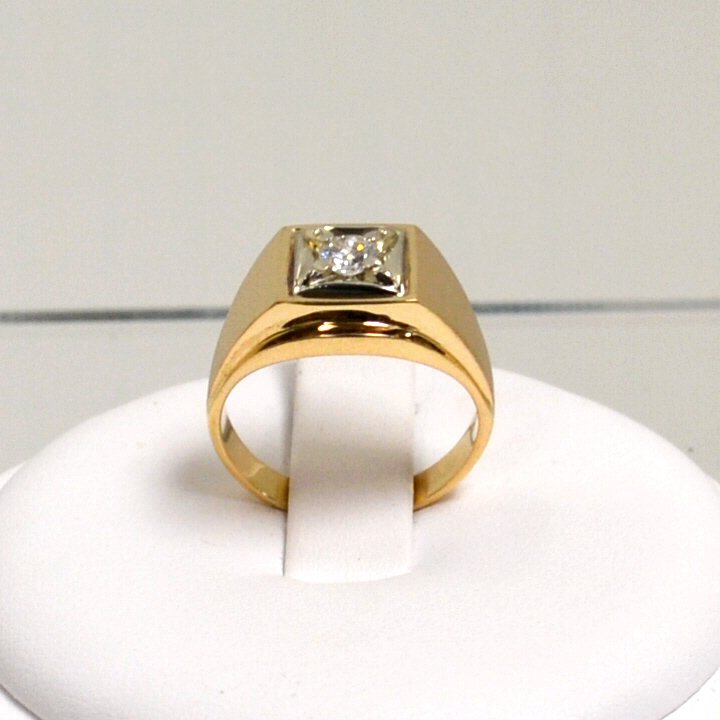 14kyg Diamond Solitaire Ring .52ct: Man's 14kyg diamond ring with round full cut diamond, illusion setting weighing .52ct clarity I1 and H color, satin tapered shoulders and finger size 11. 9.3gm