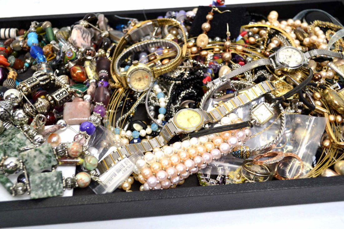 Lot of Costume Jewelry: Lot of costume jewelry including many beaded bracelets, necklaces, vintage watches, rings and much more.