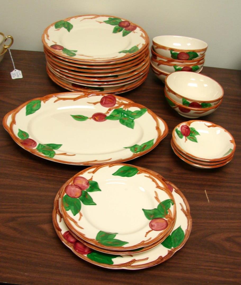 Franciscan China Apple Pattern - 23 pcs.: Franciscan China Apple Pattern - 10 diner plates 10.5", 1 dinner Plate 9.5", 3 fruit bowls, 6 cereal/salad bowls, 2 salad plates, 1 platter; no chips.