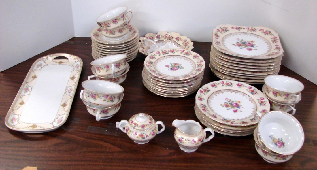 GoldCastle China from Japan, Nippon Tray: Partial dinner service GoldCastle China from Japan - no dinner plates, largest plate is a lunch plate (11 pcs.) see photos, hand painted Nippon Tray.