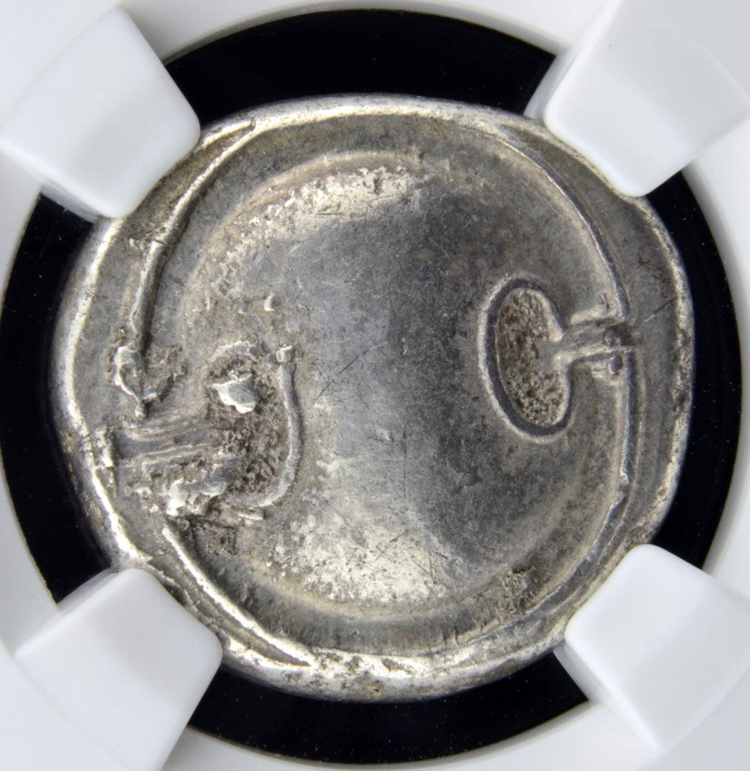 395-338 BC Thebes AR Stater NGC Ch XF 12.10g: c.336-323 BC Boeotia, Thebes AR Stater (12.10g) NGC Ch XF. obv Boetian shield. rv amphora, garpe cluster. Strike: 4/5. Surface: 5/5.