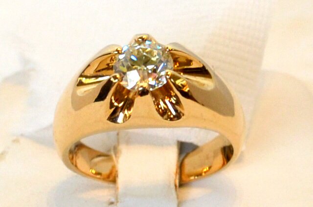 Man's 14kyg Diamond Belcher Ring 1.35ct: Man's 14kyg diamond ring with one round European cut diamond weighing 1.35ct clarity VS2 and M color, Belcher design and finger size 10.5. 15.5gm