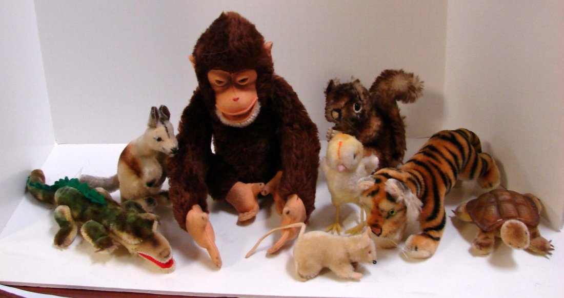 8 Vintage Steiff Small Animals: 8 Vintage Steiff Small Animals consisting of a monkey, squirrel, alligator, baby kangaroo, turtle, tiger, mouse and a chicken (may not be Steiff); no buttons.