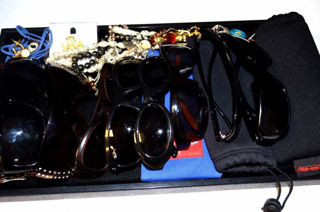 Lot of Sunglasses & Costume Jewelry: Lot of sunglasses such as Bolle, RayBan, Foster Grant, Coach and more along with several pieces of costume jewelry.