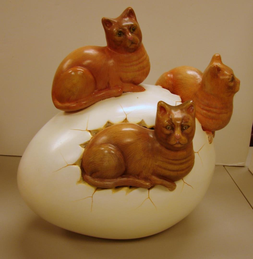 Sergio Bustamante 3 Cats in Egg: Sergio Bustamante 3 Cats in Egg, 9" x 10"