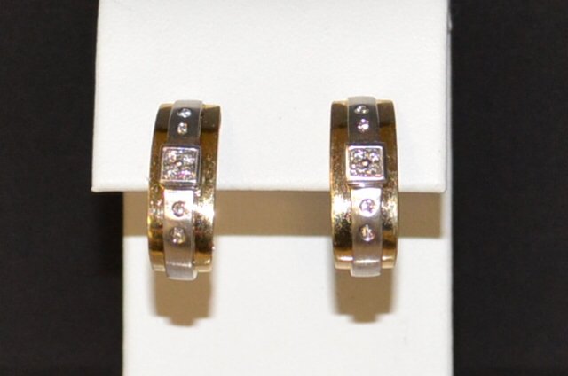 14k 2tone Diamond Earrings: 14k 2tone diamond earrings with 8 round diamonds, mounted in white gold weighing .40ctw, yellow gold back, 3/4" in length with omega backs. 5.9gm