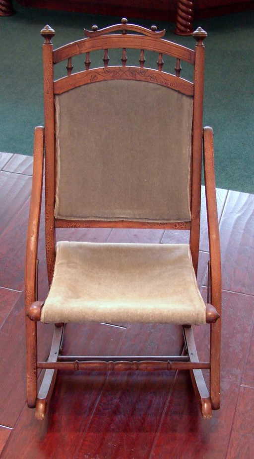 Antique Rocking Chair Early 1800's Or Late 1700's - Antique Rocking Chair Early 1800's Or Late 1700's
