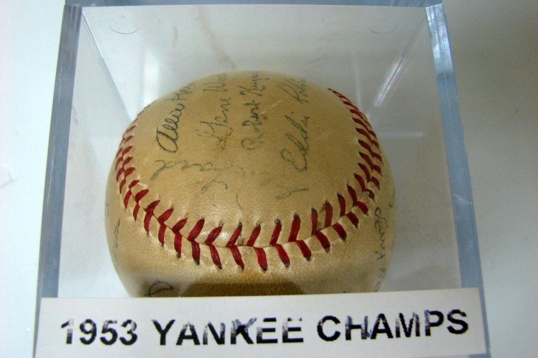 Rare 1953 World Series Champs NY Yankees Baseball: Rare 1953 World Series Champs N.Y. Yankees Baseball with signatures of Mickey Mantle, Yogi Berra, Phil Rizzuto, Casey Stengel, etc.