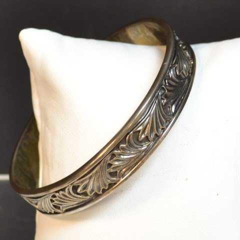 Sterling Acanthus Bangle Mignon Faget: Sterling Acanthus bangle bracelet by Mignon Faget, 12mm in diameter, gray enameling and 2 1/4" inside diameter.