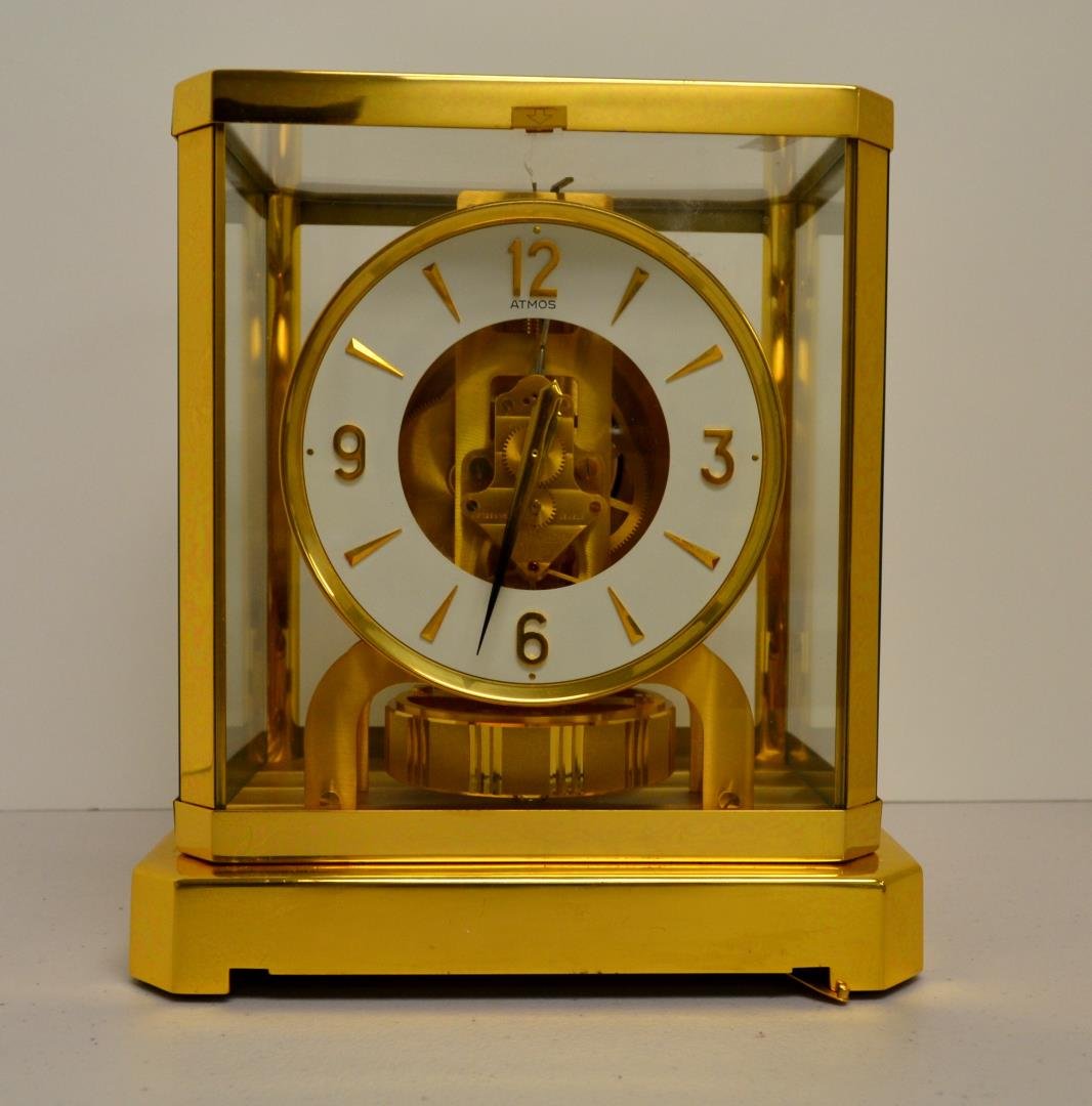 1970's LeCoultre Atmos mantel clock: 1970's LeCoultre Atmos clock. The Atmos V is one of the “genuine” Reutter design Atmos made & production stopped late in 1983.