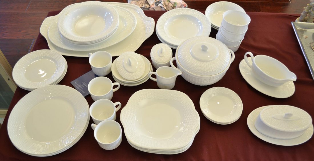 43 pc Wedgwood Nantucket basket fine china: 43 pc Wedgwood Nantucket basket china, place setting for 4, plus turkey platter, 2 oval platters, berry bowls, creamer sugar, butter dish, covered bowl, cereal bowls, and extra cover