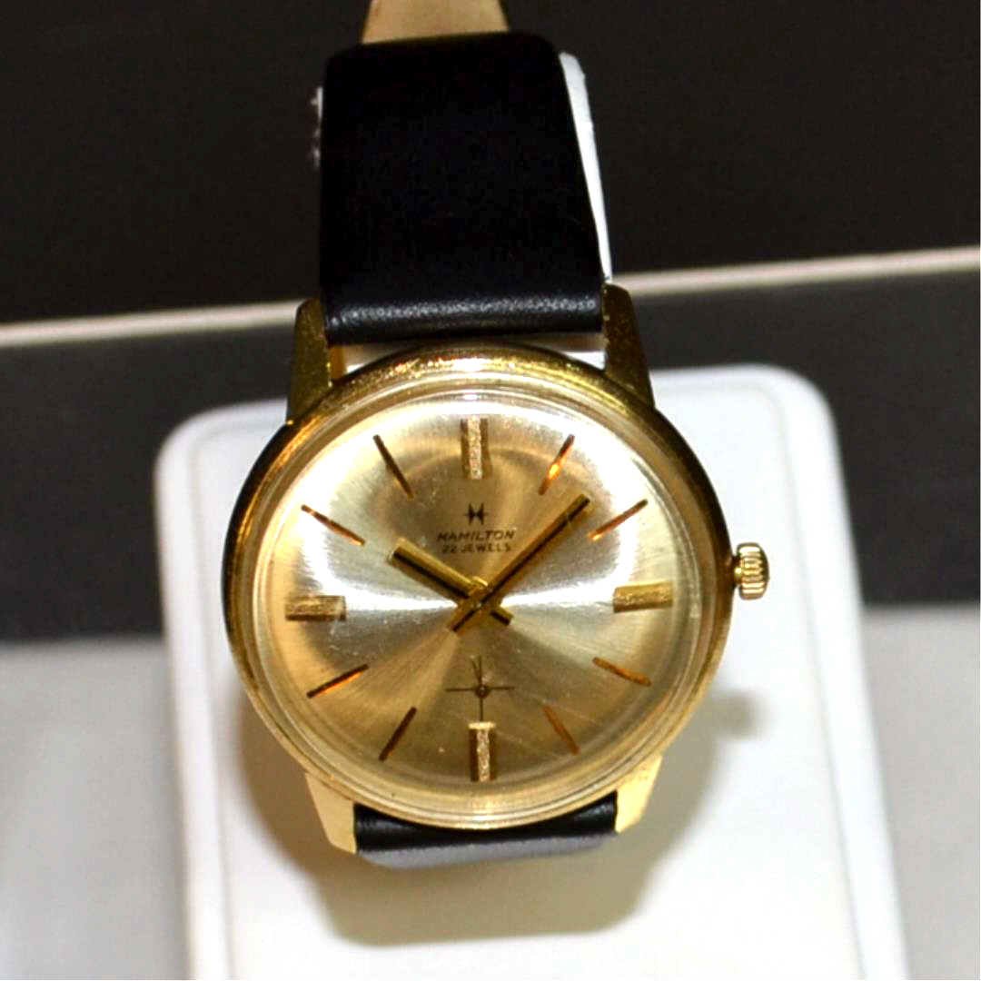 Man's Vintage 14kyg Hamilton Watch: Man's vintage 14kyg Hamilton wrist watch with silver satin dial and gold markers, rectangular hands, 22 jewel wind up movement, 33mm case and good running condition. Has new band however, scratch on b