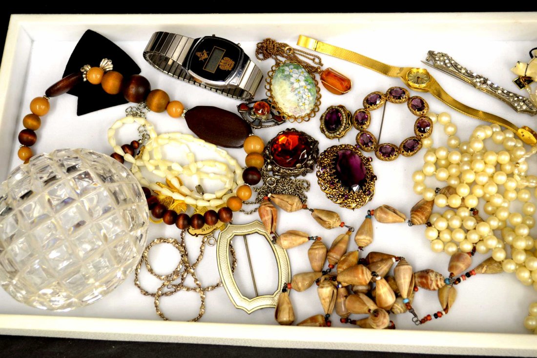 Lot of Costume Jewelry: Lot of costume jewelry with vintage brooches, pearls, necklaces, vintage Masonic digital watch and more.