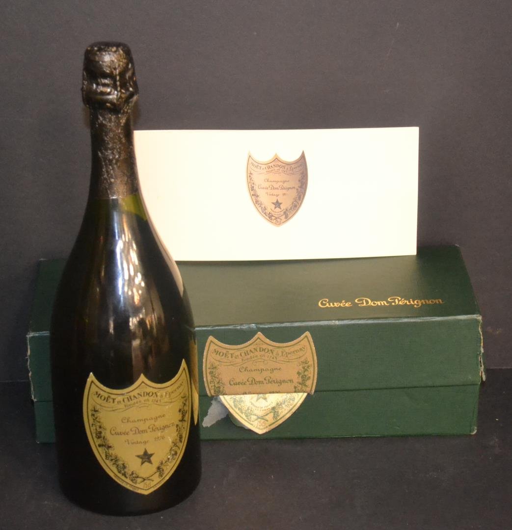 1 Bottle 1976 Moët & Chandon Cuvée Dom Pérignon: This lot is for one bottle of 1976 vintage Cuvée Dom Pérignon in the box, produced by Moët & Chandon in Champagne region in France.