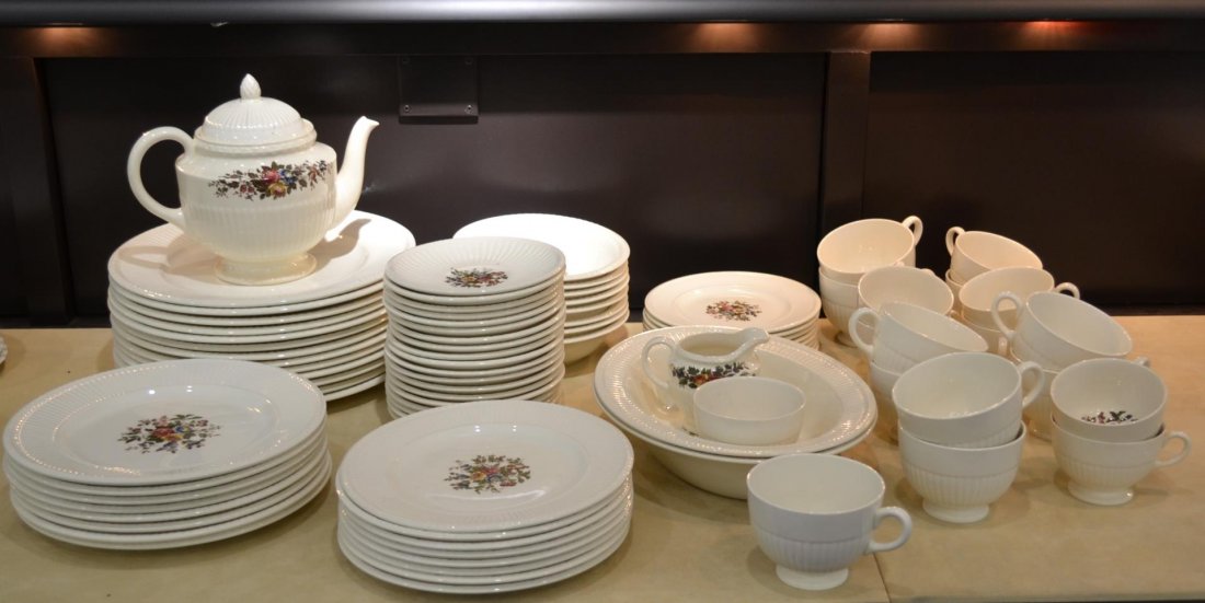83pc Wedgwood china Conway pattern: 83 pc Wedgwood china Conway pattern, 13 dinner plates 10 1/2", 8 dessert plates 9", 8 salad plates 8", 8 cereal bowls 6.5" , 17 tea cups, 19 saucers 8 butter plate 6.25", 2 veggie bowl 10.75, and the 