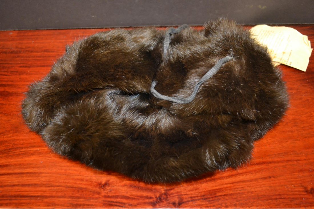 Pot Ppoht Hat: Pot Ppoht Hat. Mink fur. Russian style hat.