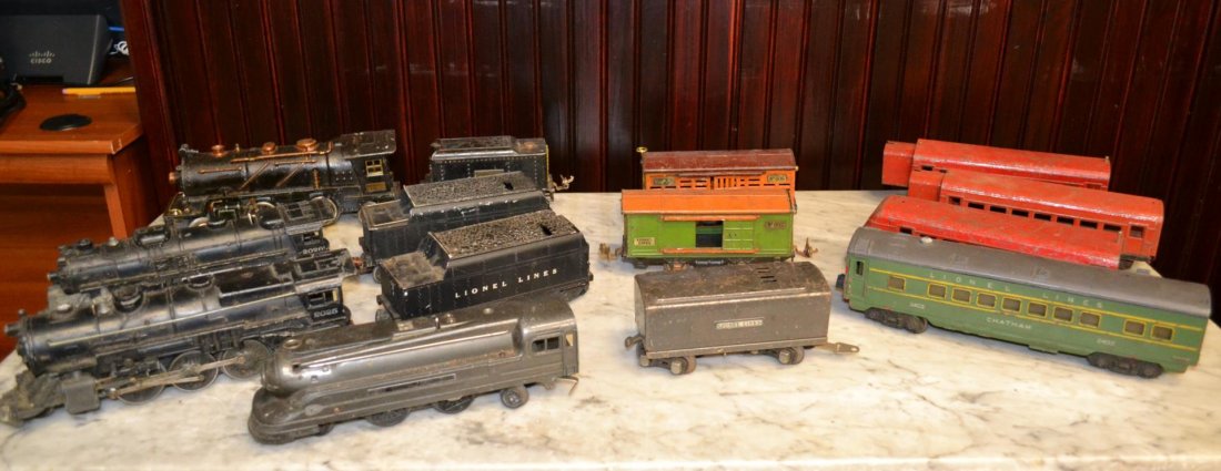 Lot of Lionel Trains: Lot of Lionel Trains includes Engines and coal cars Box cars Passenger cars and box of tracks