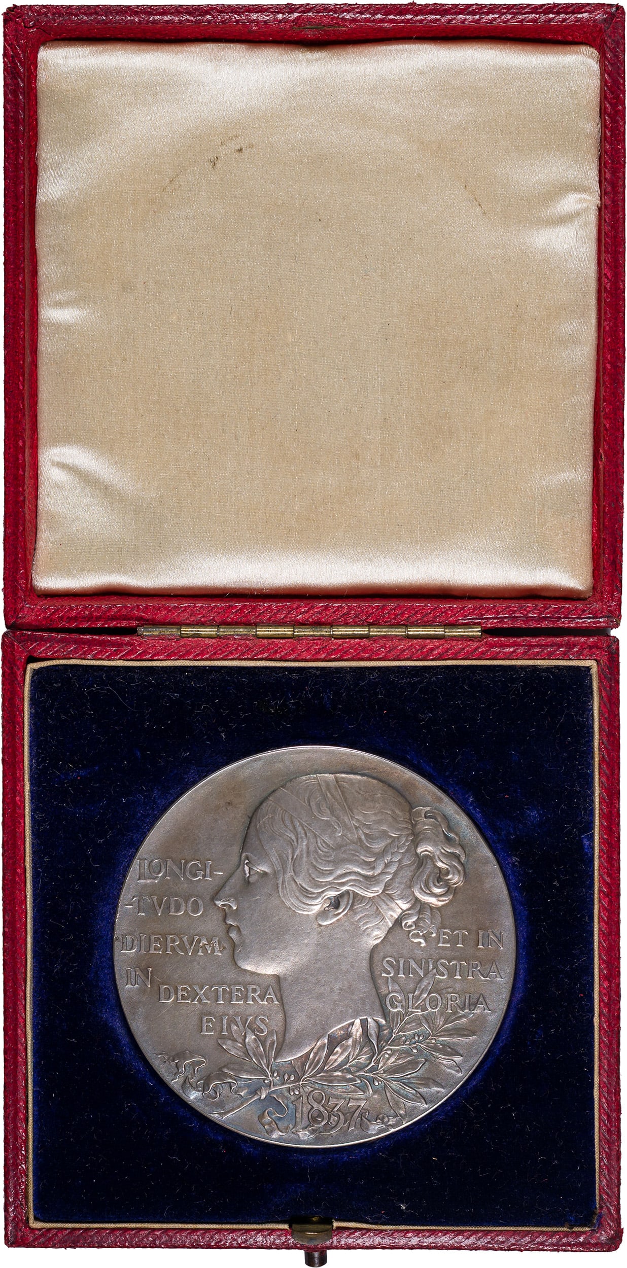 AU 1897 British Victoria Diamond Jubilee Silver Medal - 2