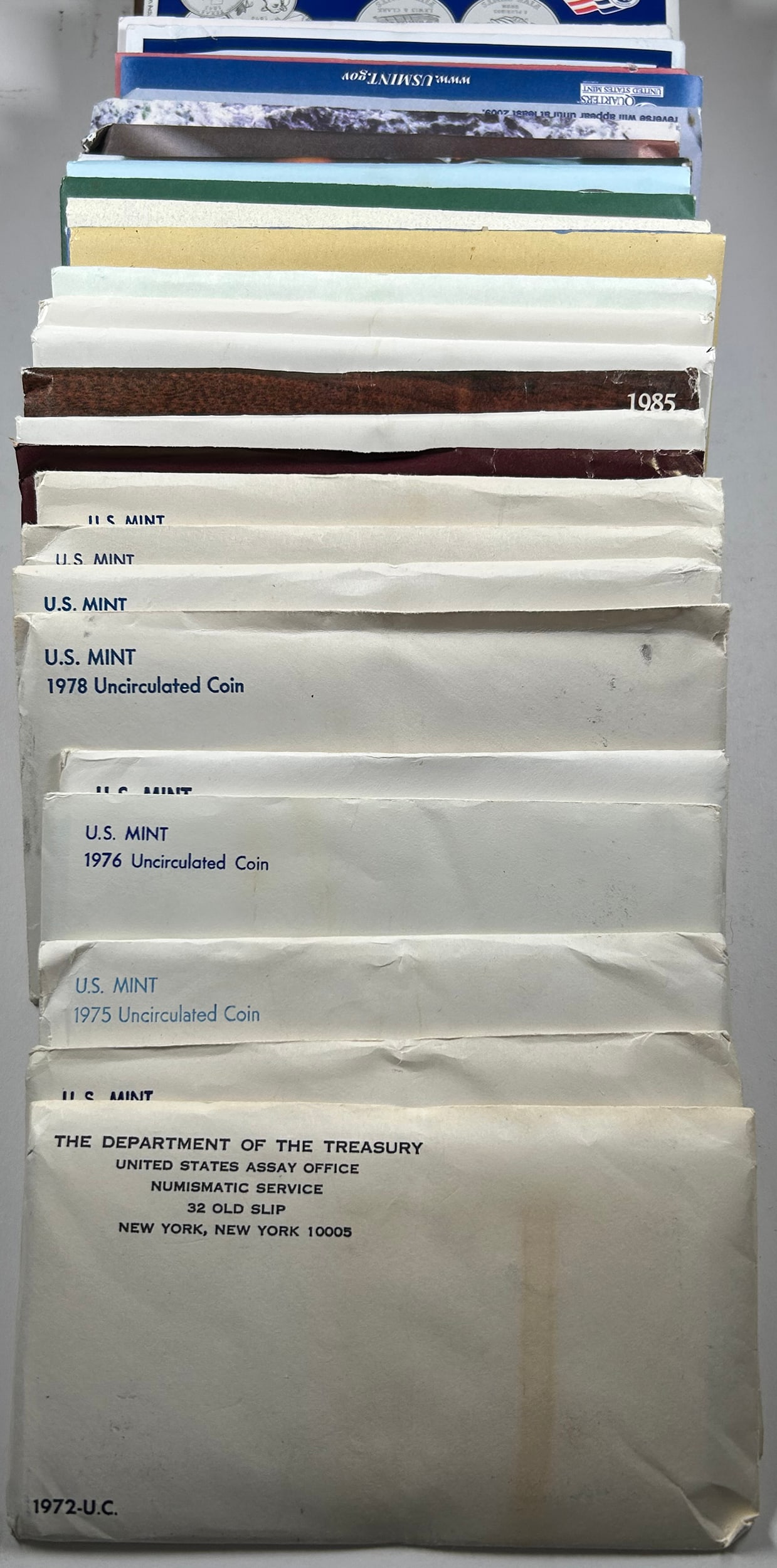Near Complete 1972-2009 Mint Set Run: Lacking only the 1973, 1999, 2001, 2003, 2005, 2006 & 2007 to be complete. (Total: 29 pcs)