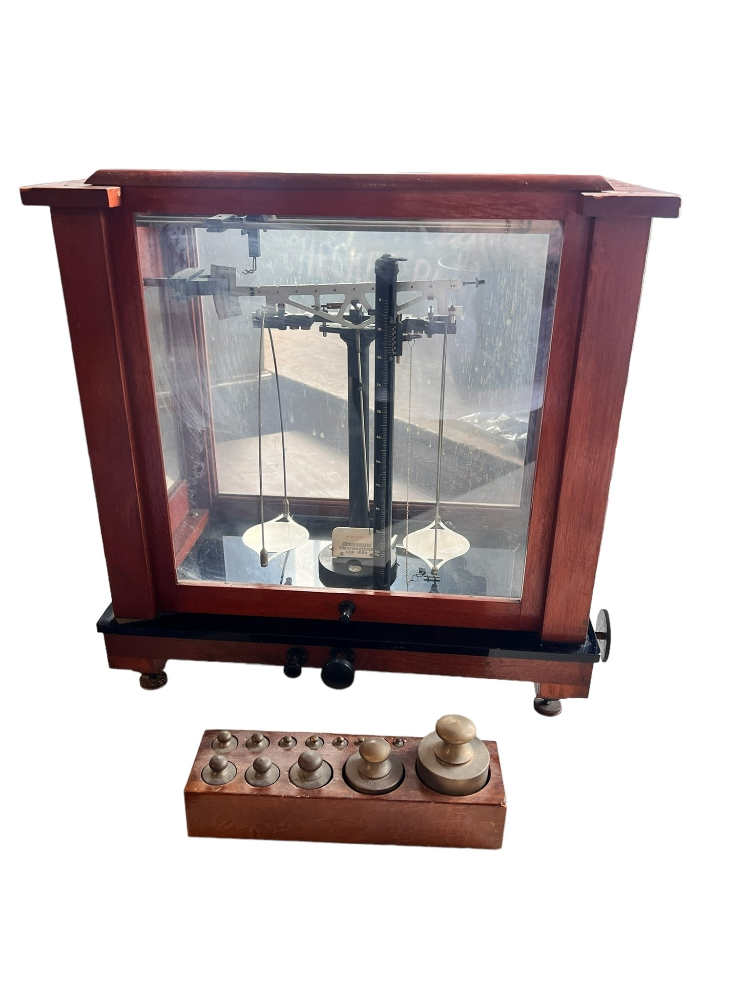 MIT ANTIQUE ANALYTIC BALANCE SCALE: Antique Massachusetts Institute of Technology analytic balance scale made by Chain-o-Matic Christian Becker New York. Chainomatic analytical balance used in medicine and in science. From 1916-1921. Sc