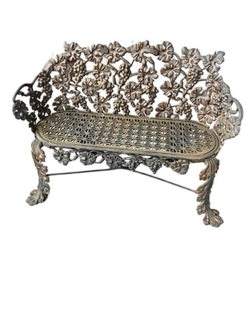 VICTORIAN CAST IRON GARDEN BENCH (1 of 8)