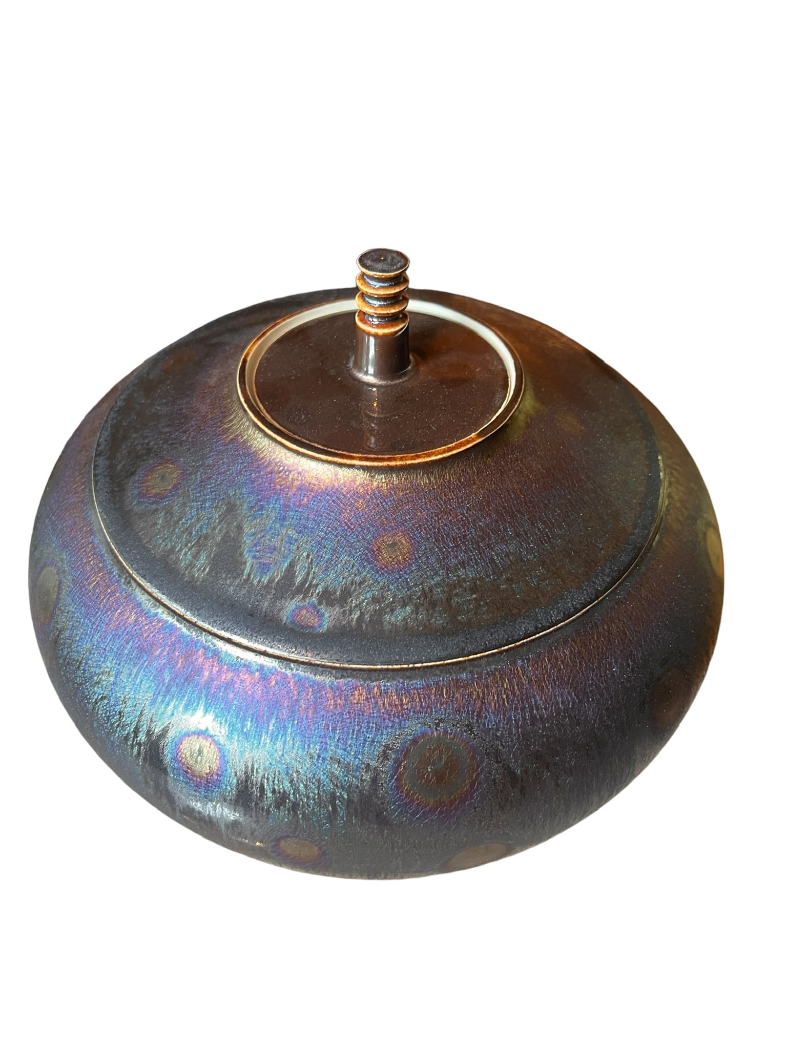 Ceramic Peacock Glaze Covered Hideaki Miyamura Jar Signed: Hideaki Miyamura (B1955) is a Japanese-born American potter working in New Hampshire. Miyamura is best known for his unique iridescent glazes. This piece was purchased from Hideaki Miyamura approximat