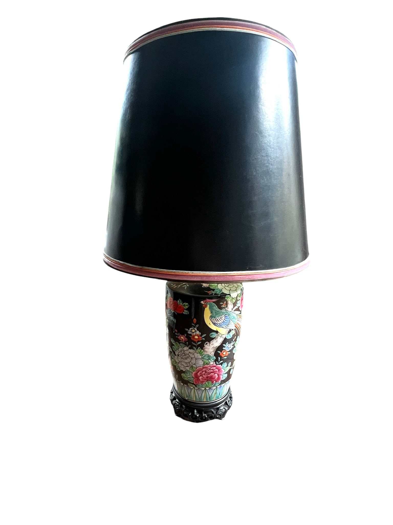 Vintage Chinoiserie Black Lamp: Vintage Chinoiserie Black Lamp. Lamp is really stunning but does have a crack. It is still quite solid. Measures 27 inches tall to the finial. Shade is 7 inches wide 10 inches tall. Marked made in Jap