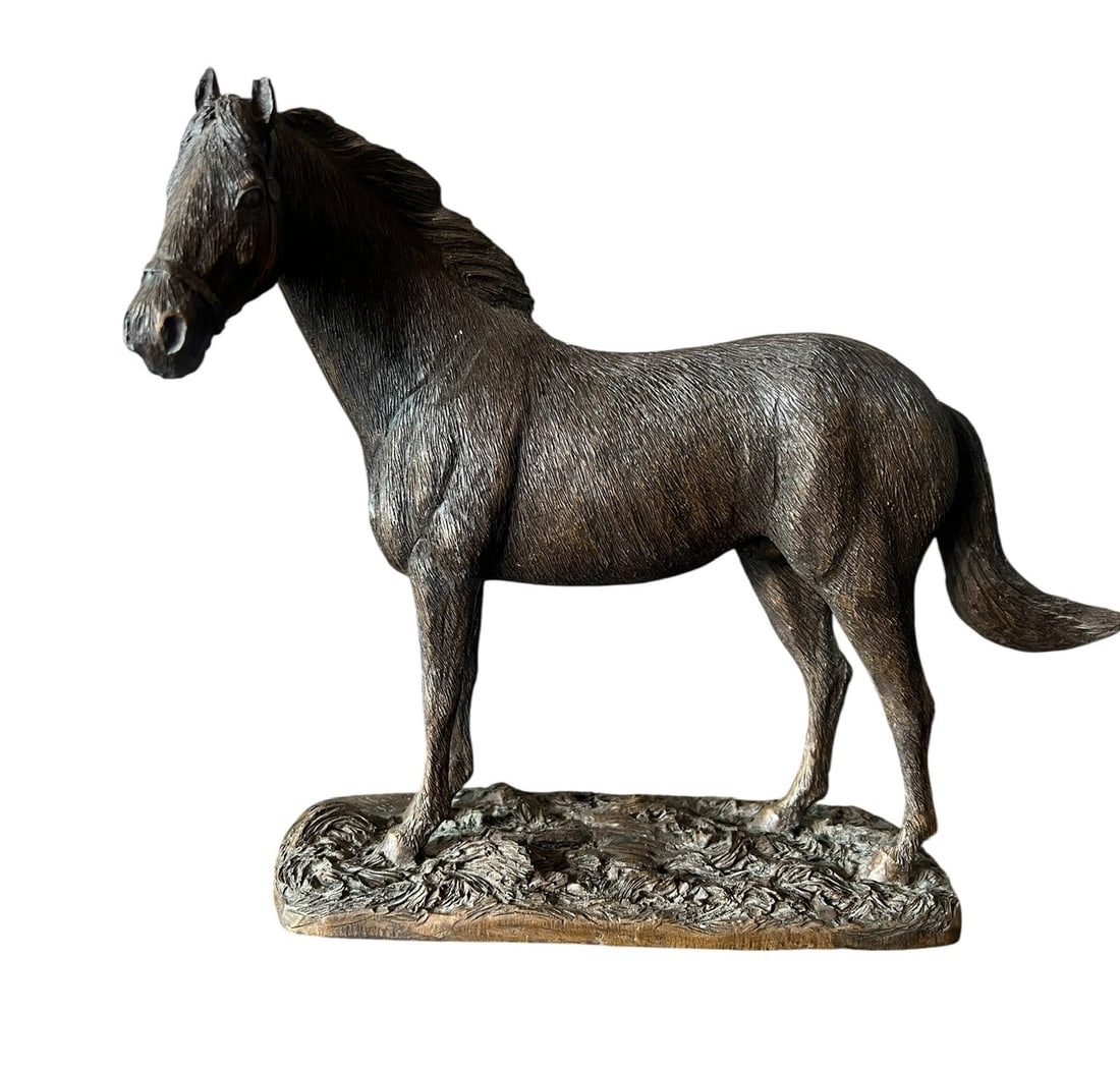 Gregory Perillo Secretariat Horse Statue 21/1500: Gregory Perillo Secretariat Horse Statue 21/1500 Vague Shadows Artaffects LTD. Limited edition statue of the Horse Secretariat. Number 21 of 1500, signed in sharpie by sculptor. Condition: small chip