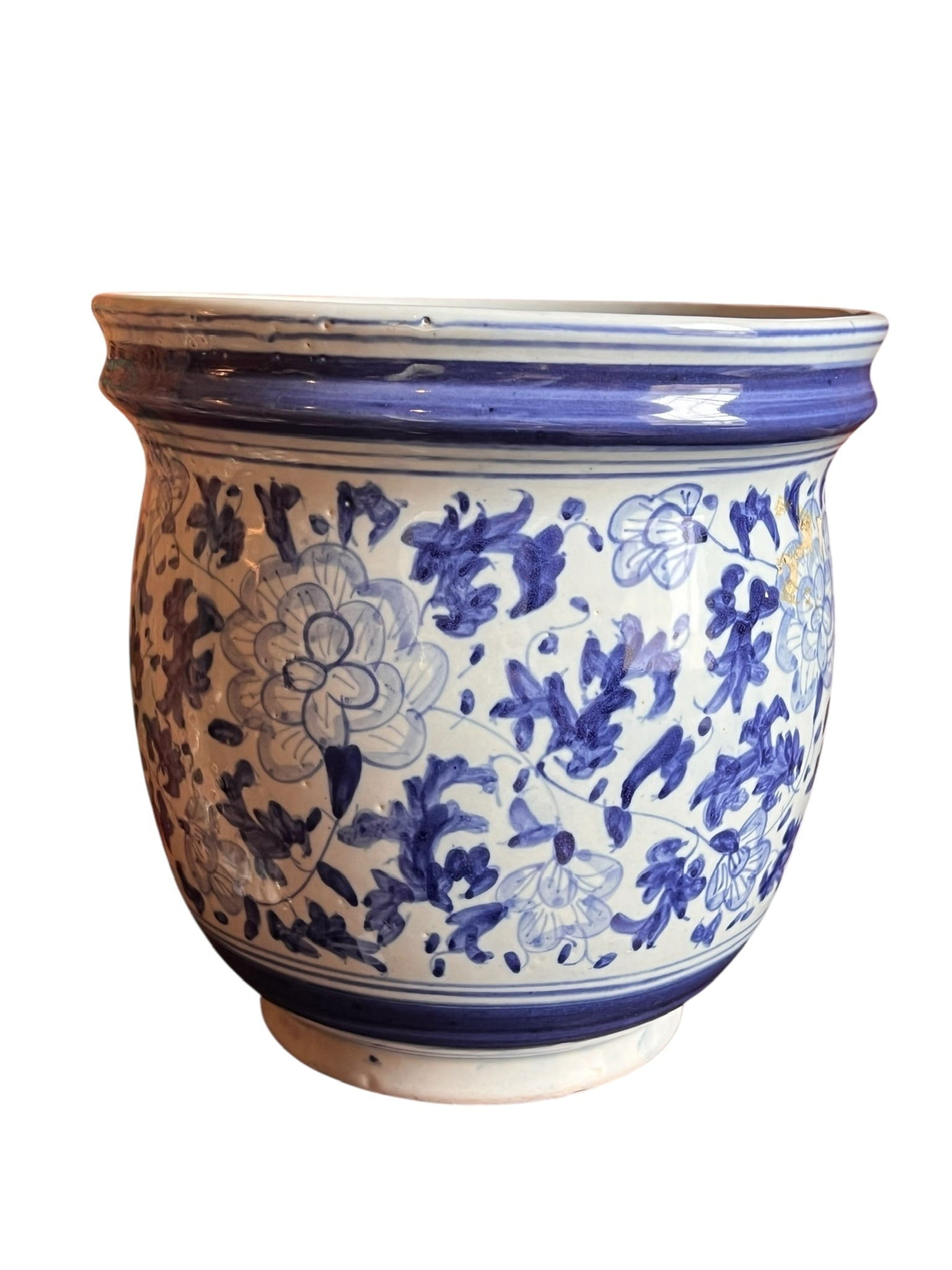 Blue and White Chinoiserie Planter: Blue and white Chinoiserie Planter. Planter is 20th Century and in very good condition. No saucer. Measures 9 inches tall x 8 inches wide. In House shipping is available for this lot. ****** Please re