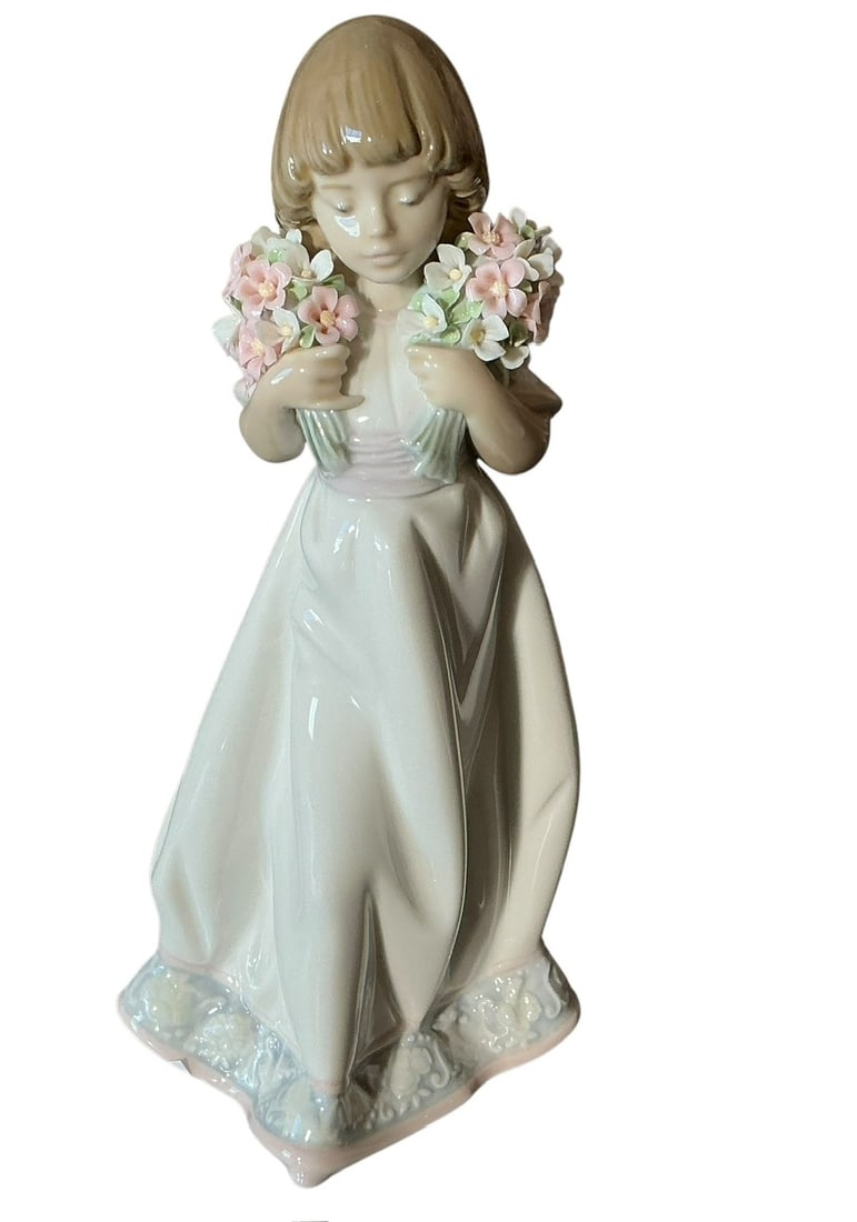 Susan Lladro Item #01005644 Spanish Name Muchacha Pamela