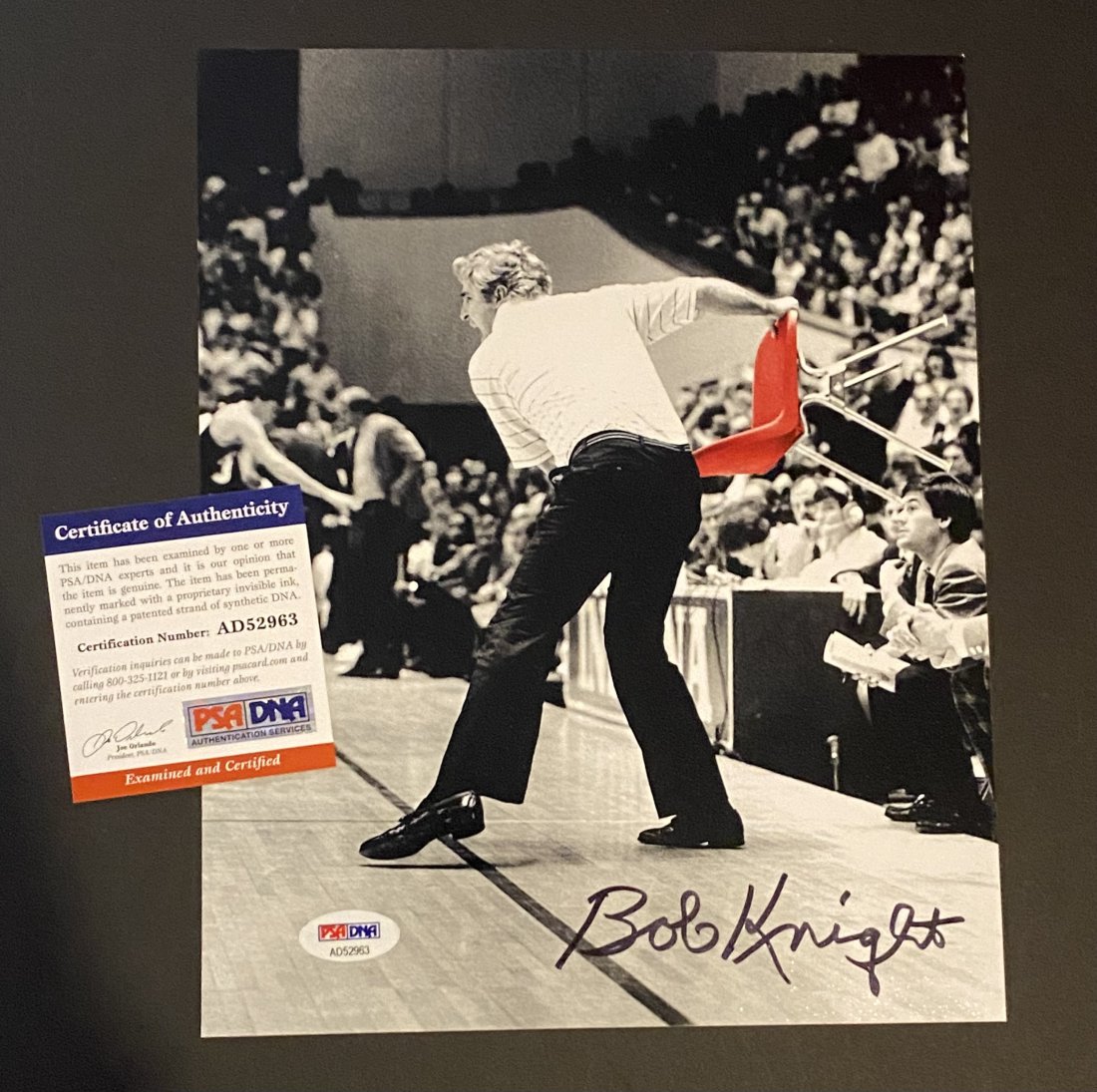 Bob Knight Autographed Indiana Hoosiers Photo: Indiana Coach Bob Knight autographed photo.PSA verified with paperwork