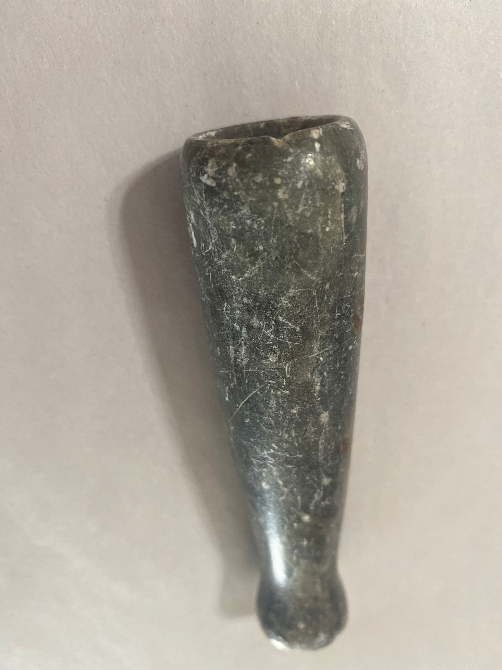 Antique Early American Native American Chickasaw Tribe Trade Pipe: This is an exquisite Antique Early American Native American Trade Pipe, attributed to the Chickasaw Tribe, dating back to the late 18th to early 19th century. The pipe, carved from fine-grained stone,