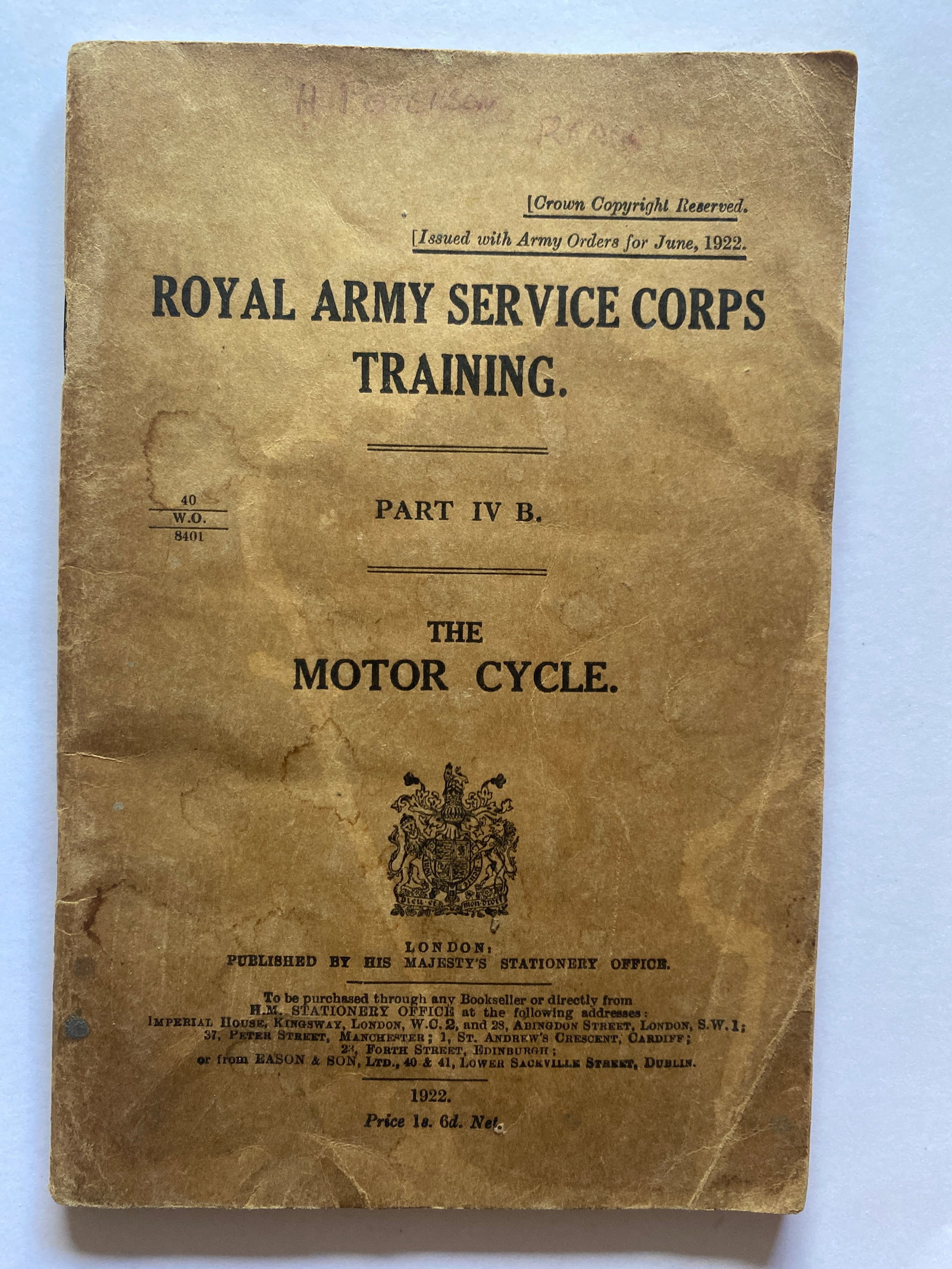 1922 Royal British Army Motorcycle Training Manual: 1922 Royal British Army Motorcycle Training Manual – A rare and fascinating piece of military history, this official training manual was issued to the British Army to instruct soldiers in the use, m