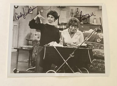 Penny Marshall Cindy Williams Autographed Levern and Shirley Photo