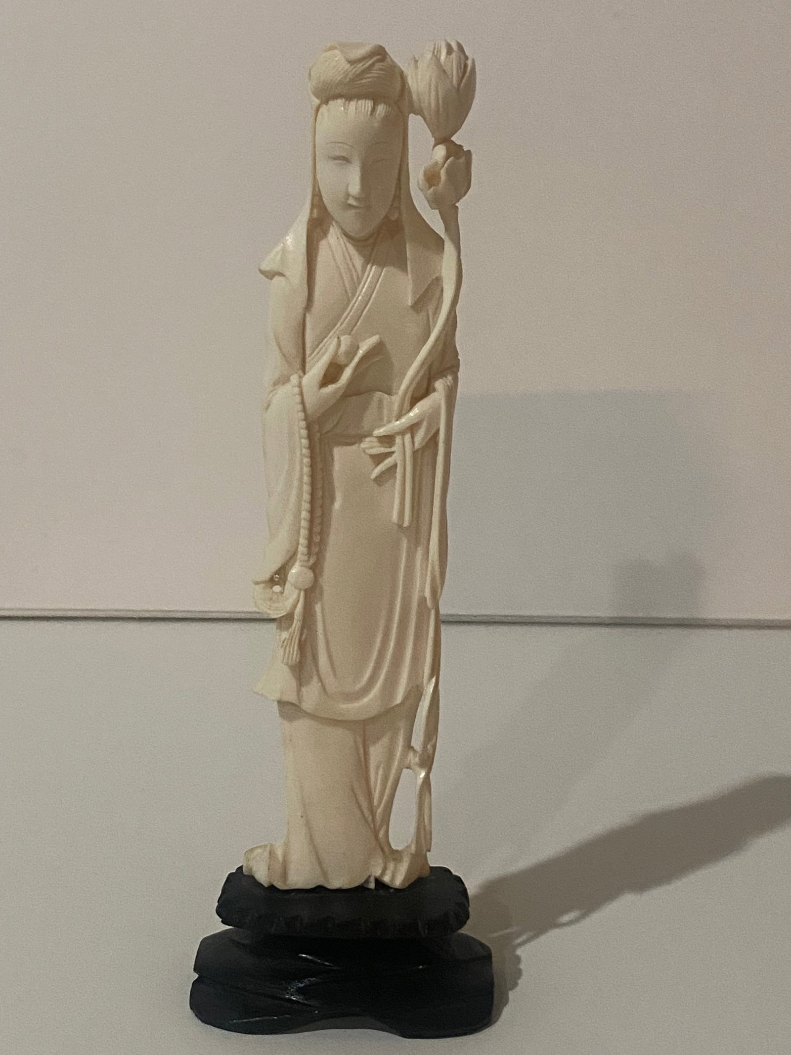 Antique Japanese Netsuke Figures: Up for auction is an exquisite antique Japanese netsuke figure depicting a fisherman in intricate detail. Expertly carved from what appears to be ivory or bone, this finely crafted piece showcases tra