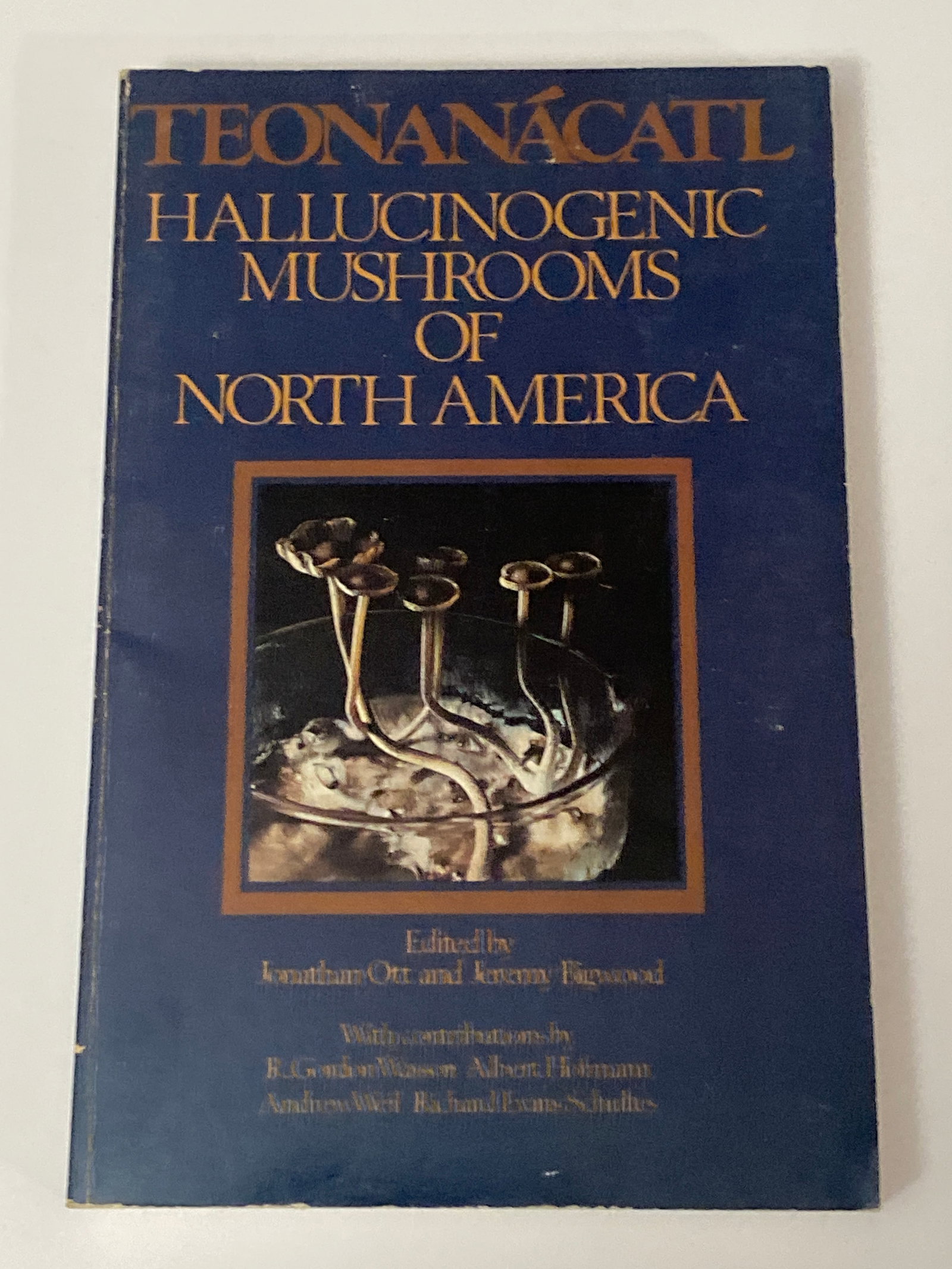 Teonanacatl Halucinagenic Mushrooms of North America by Ott & Bigwood (1 of 2)