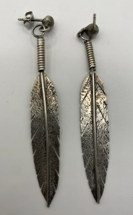 Vintage Native American Silver Feather Earrings: Measures 2.5” long