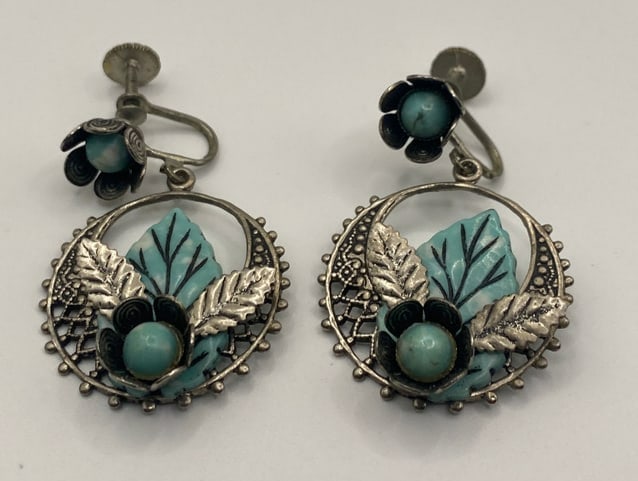 Vintage Navajo Earrings: measures 1.5" long