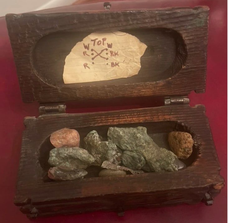 Antique Native American Hopi Prayer Box and Stones (1 of 4)