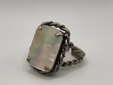 Vintage Native American Navajo Mother of Pearl Ring
