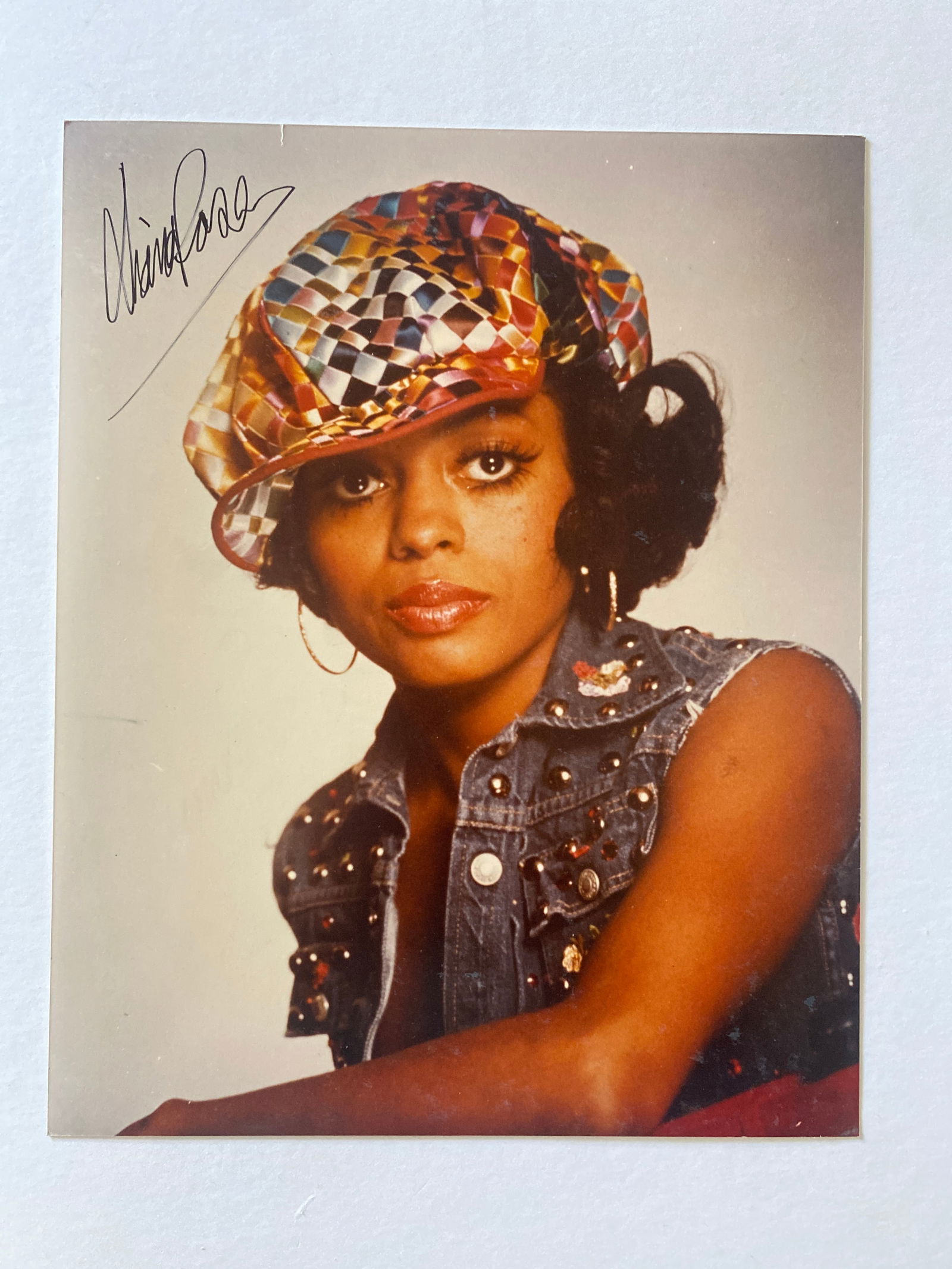 Diana Ross autographed photo: Measures 8x10