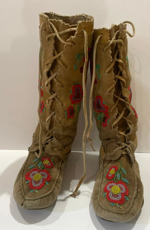 Antique Native American Beaded Moccasin Boots (1 of 6)