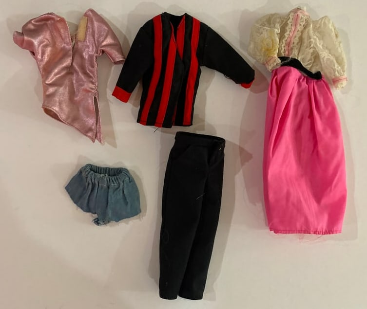 Vintage Barbie Doll Clothes Outfit Lot: Group lot of vintage Barbie doll clothing and outfits. Original Barbie fashion pieces produced by Mattel