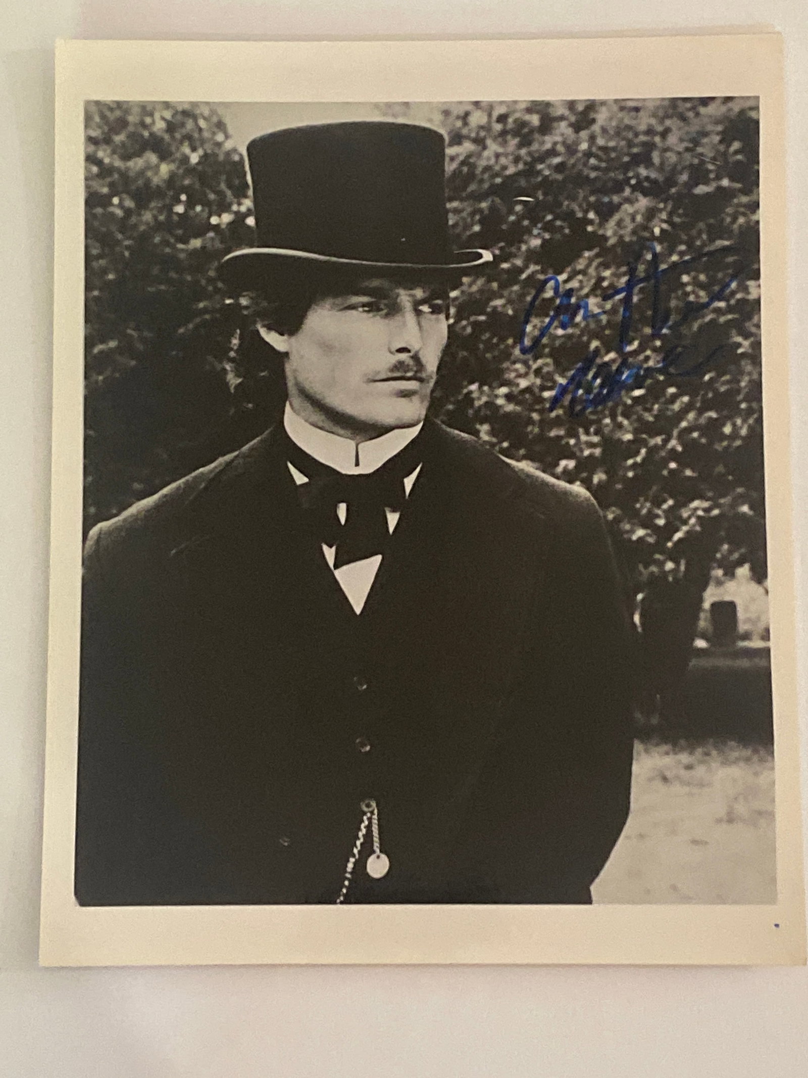 Christopher Reeve Autograph Photo: measures 8x10