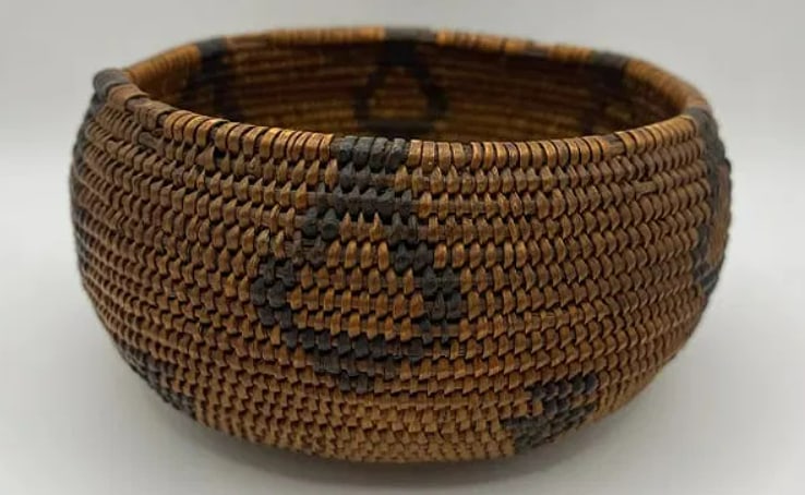 Pomo Native American Tribe 20th Century Basket (1 of 5)