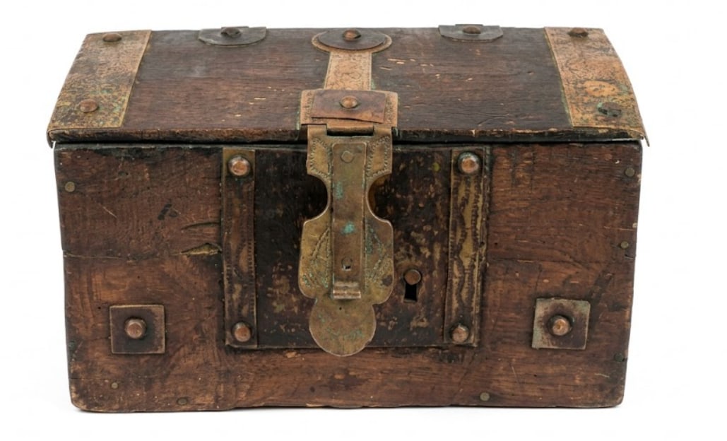 Revolutionary War Era Wood 18th Century Lock Box: measures approx. 8" x 4.5" x 3.75"