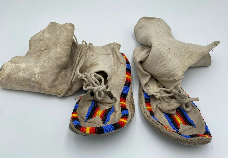Native American Plains Indians Beaded 19th Century Moccasins (1 of 3)