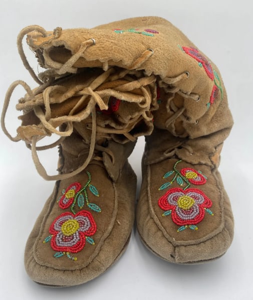 Antique Native American Plains Indians Beaded Moccassins (1 of 3)