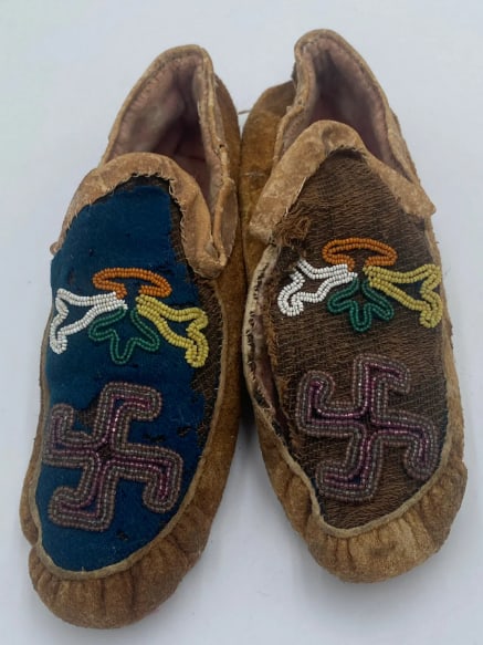 Native American Plains Indians Beaded 19th Century Moccasins (1 of 4)