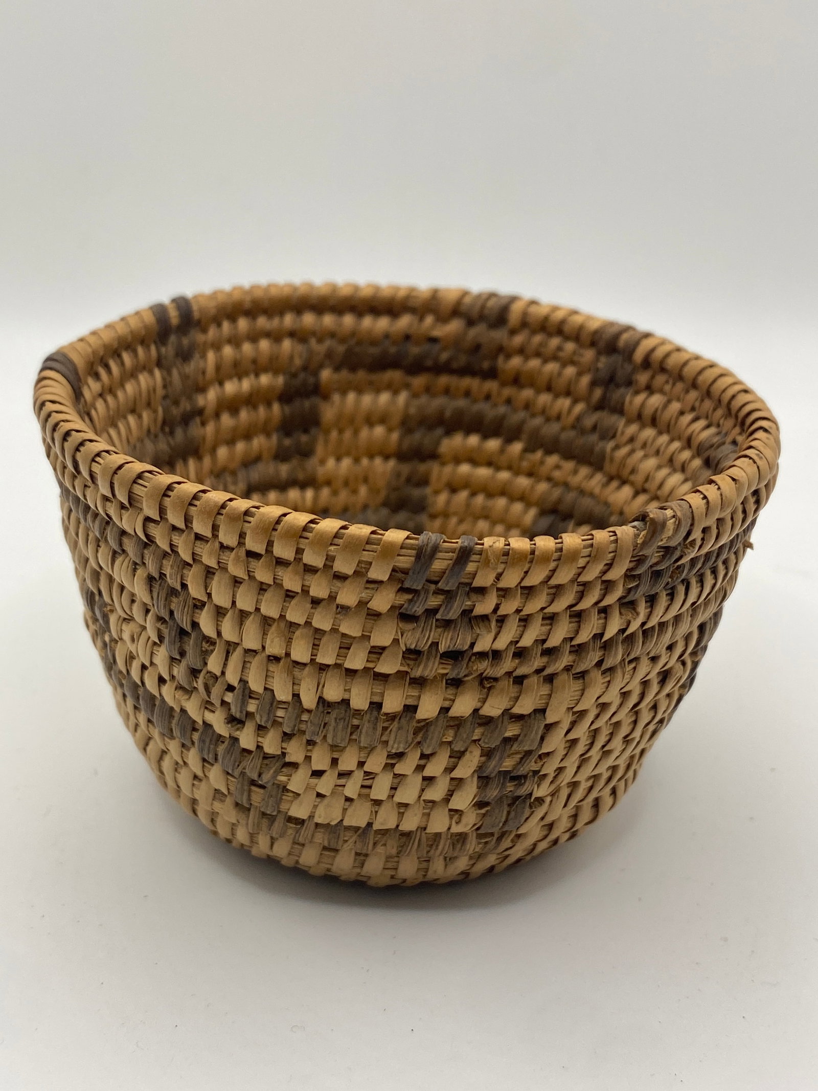 Antique Native American Basket (1 of 3)